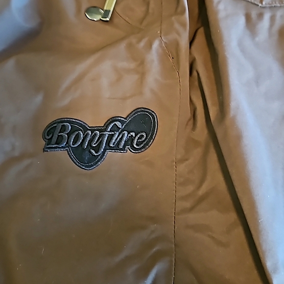 This is a pair of ski/snowboard pants from Bonfire. - Picture 6 of 7